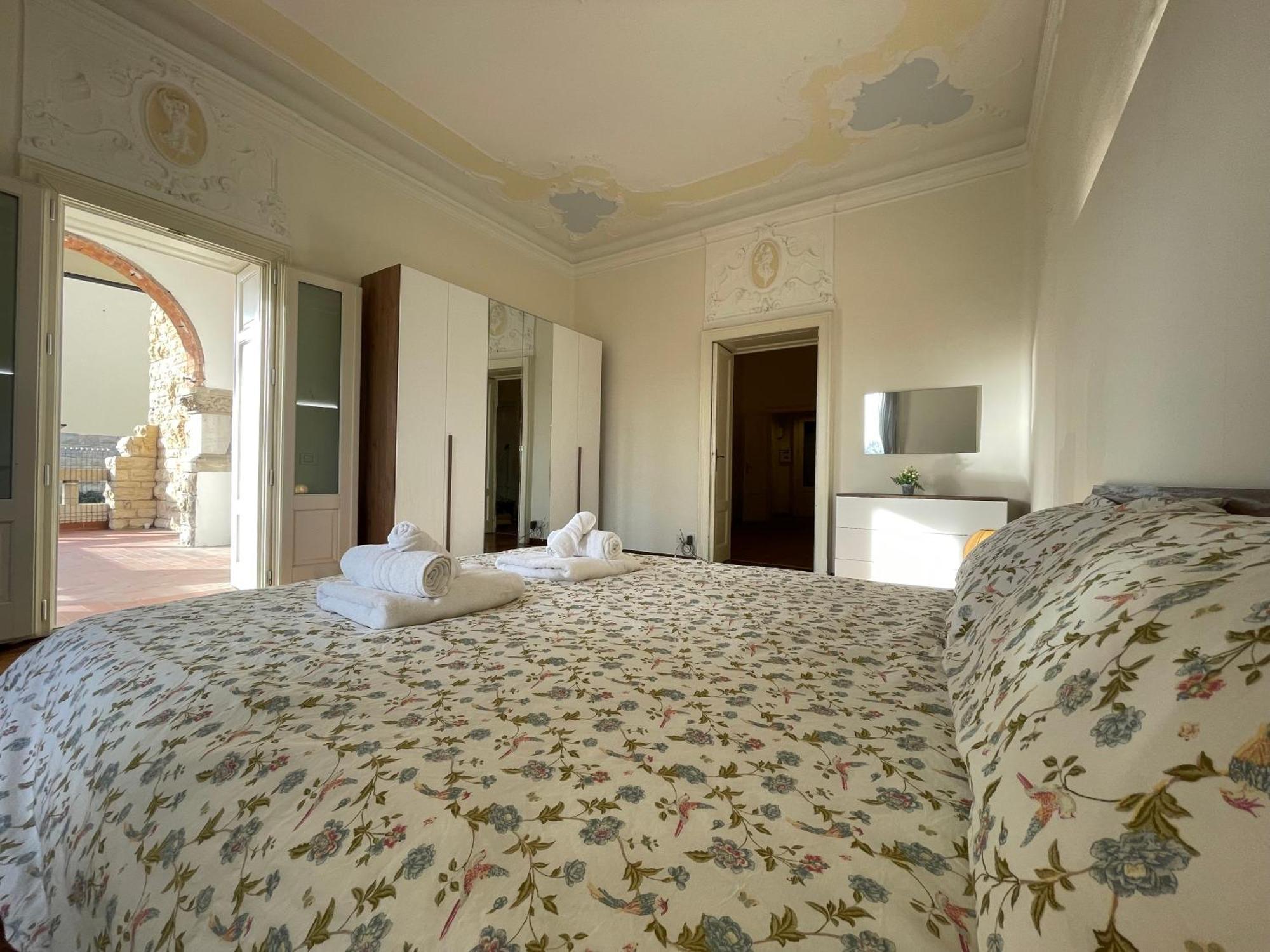 Bg Central Royal Suite Con Parcheggio - Vista Citta Alta Бергамо Екстериор снимка